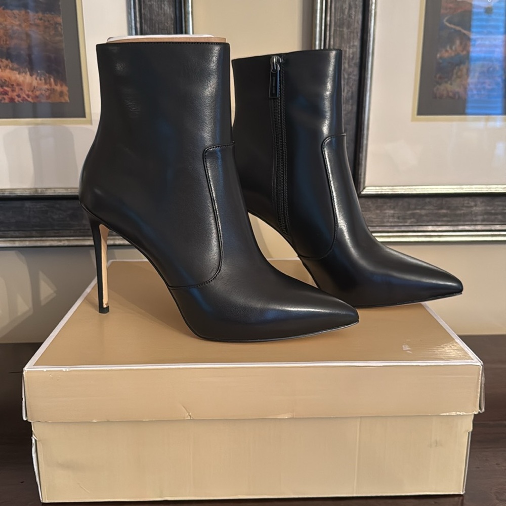 Michael Kors Leather Black Stiletto Ankle Booth - Picture 4 of 4